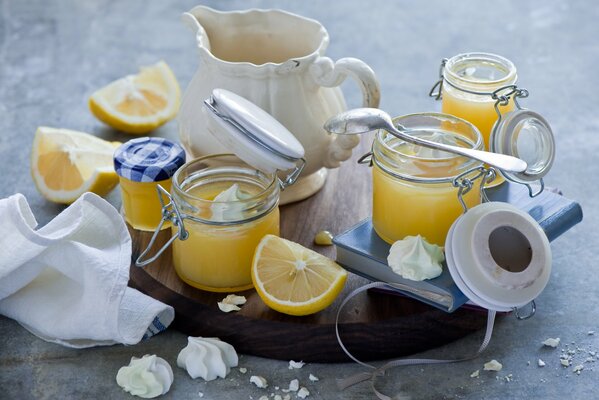 Dessert di meringa e crema al limone