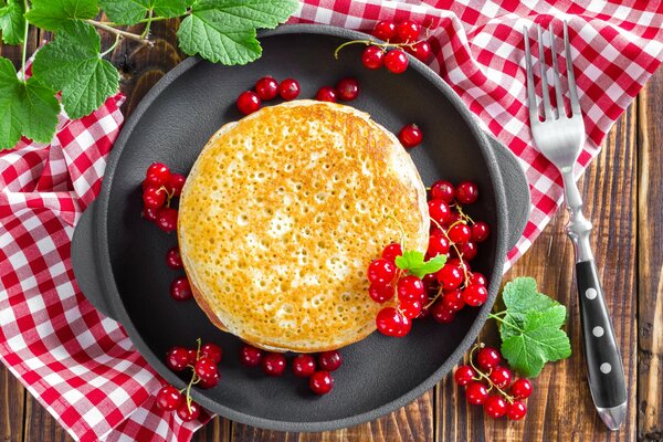 Delicious pancakes with red berries