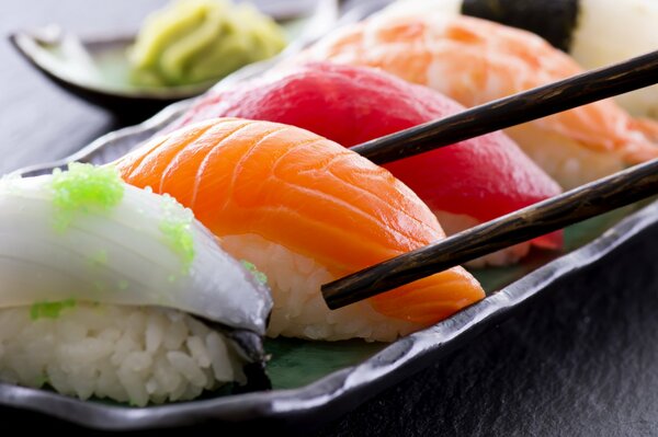 Essen in Form von Sushi aus vier Scheiben