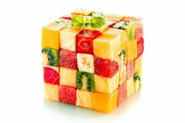 Cube de morceaux de fruits frais