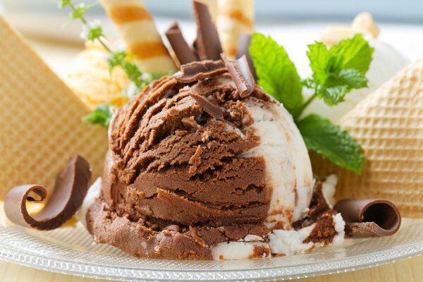 Dessert-gelato al cioccolato alla menta