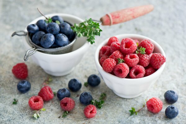 Raspberries and blueberries tom