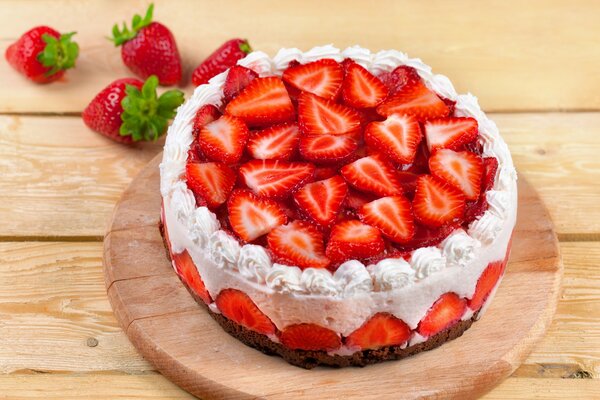 Cake with ice cream and strawberry decoration