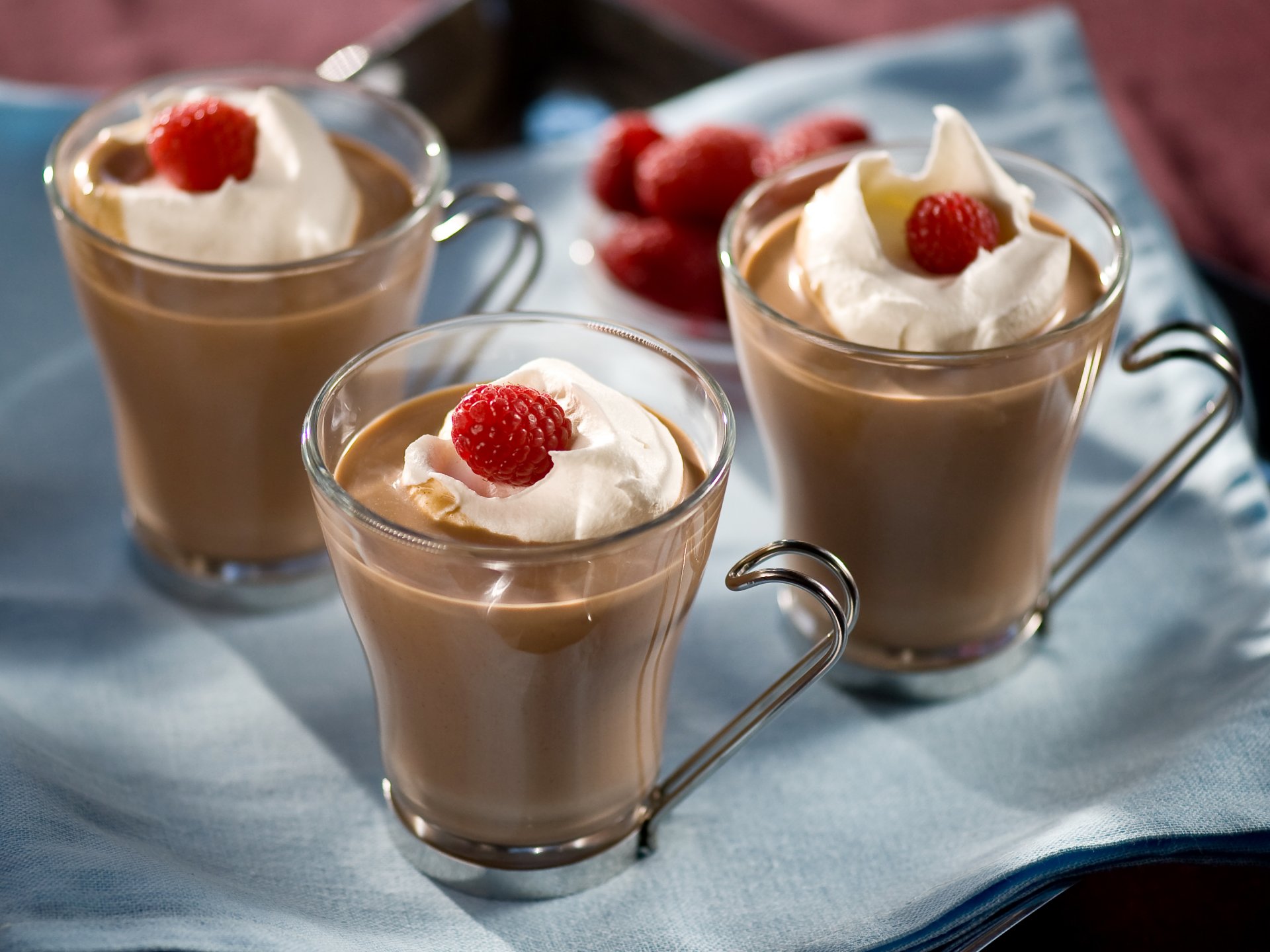 leche frambuesas crema tazas bebidas cacao fruta frambuesas