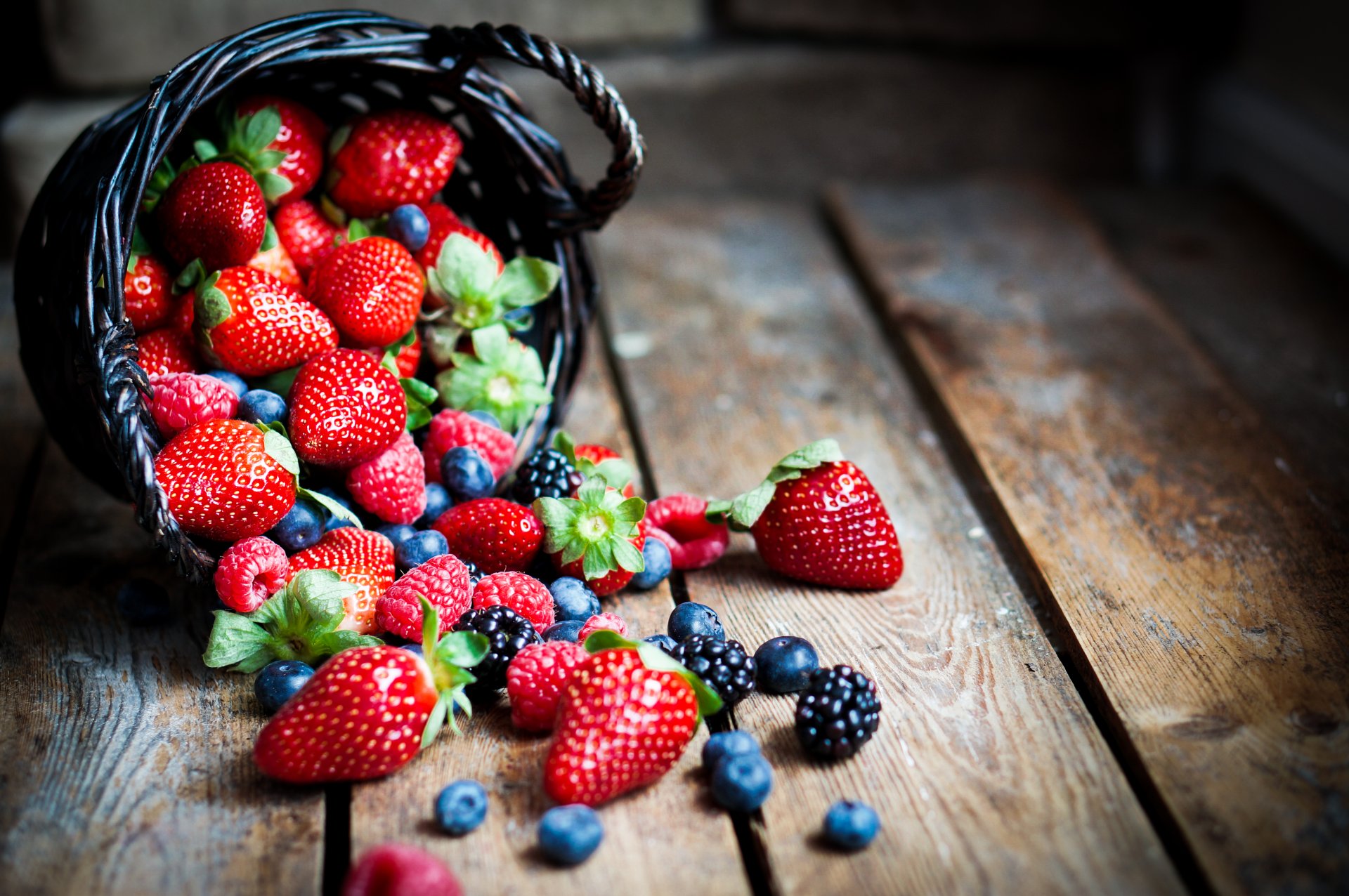 baies fraises framboises mûres bleuets blackberry bleuets