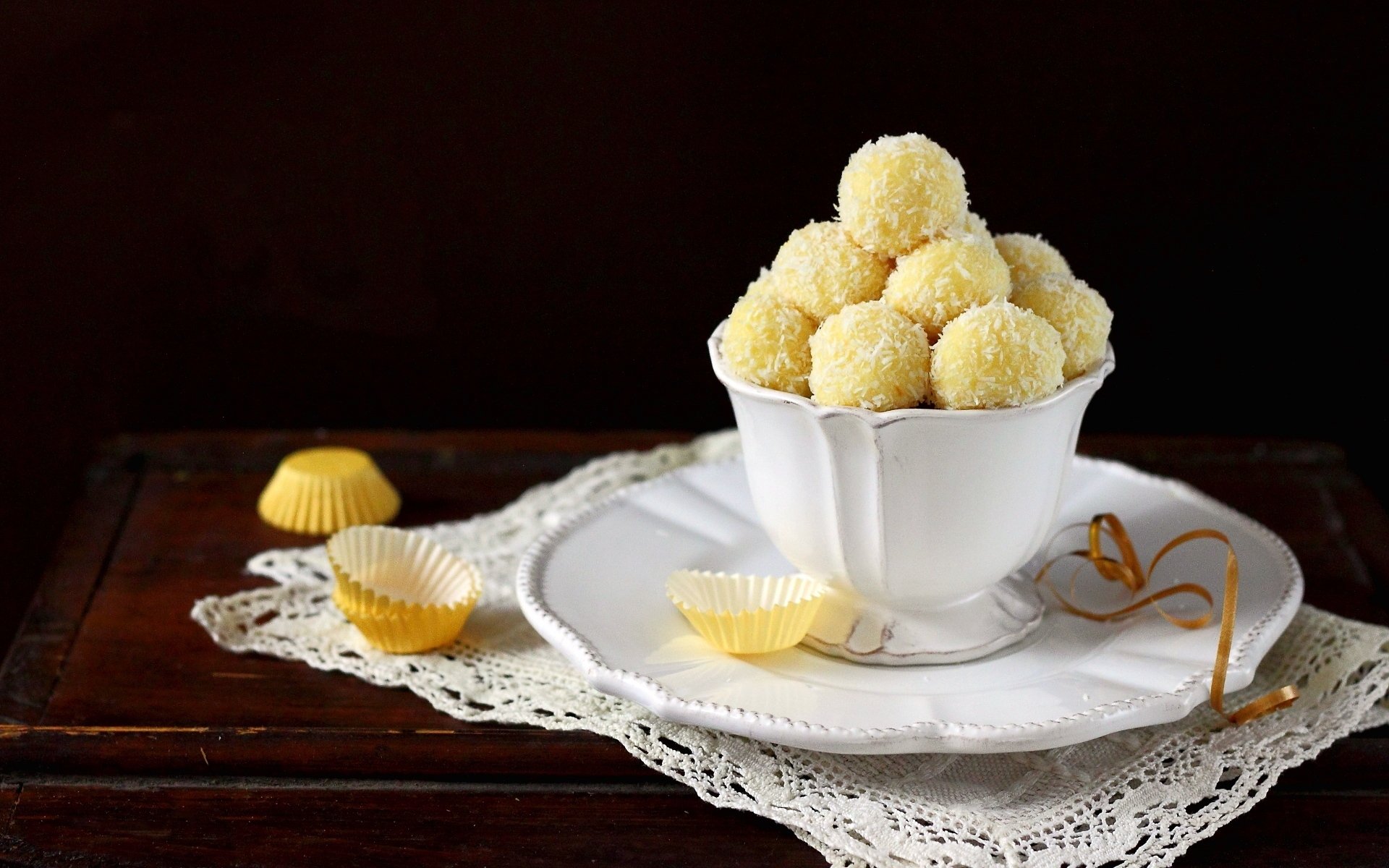 süßigkeiten kokosnuss kokosnussbällchen tasse stillleben dessert kokosnuss kokosnussbällchen essen