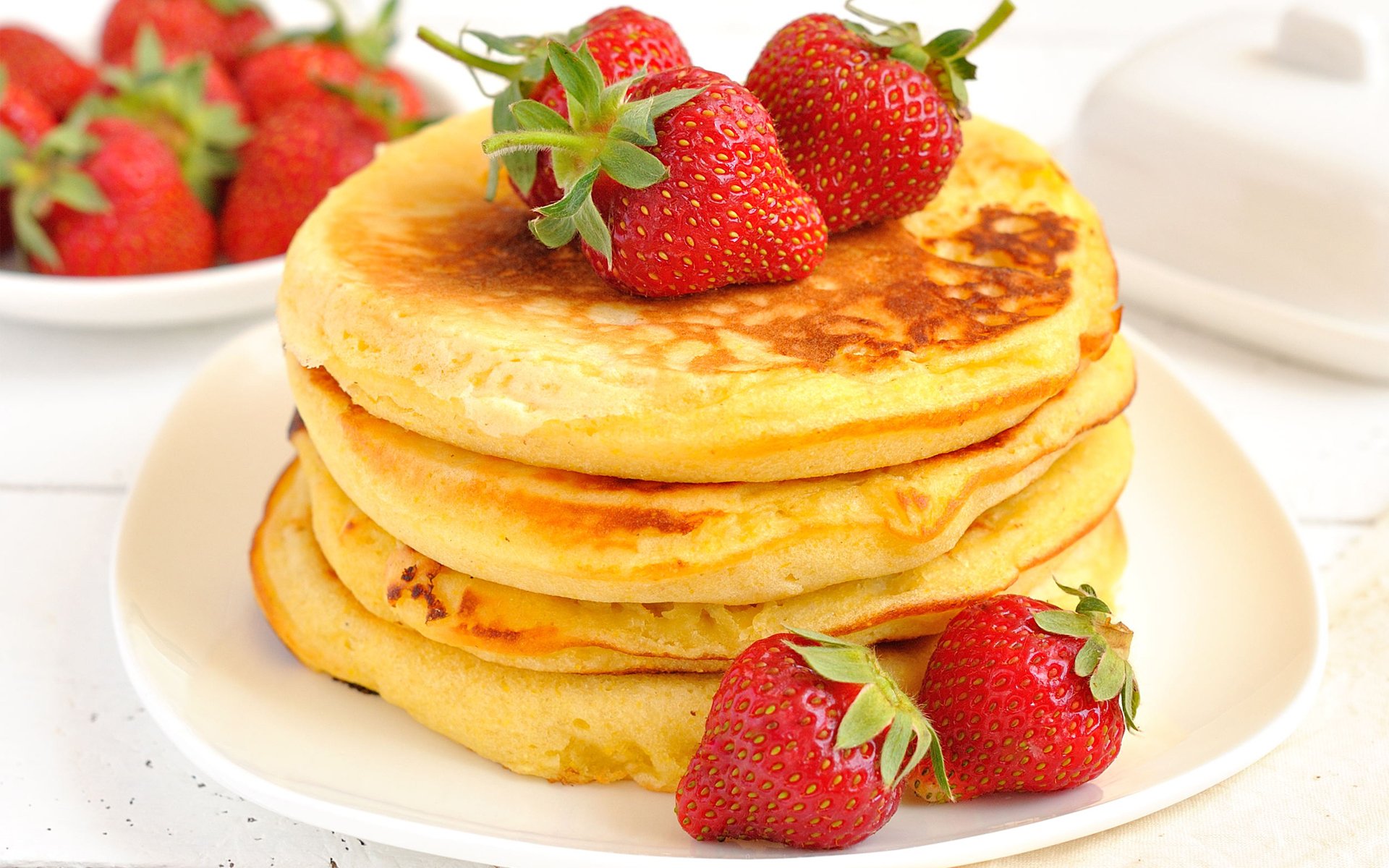 pancakes strawberry berry thick saucer