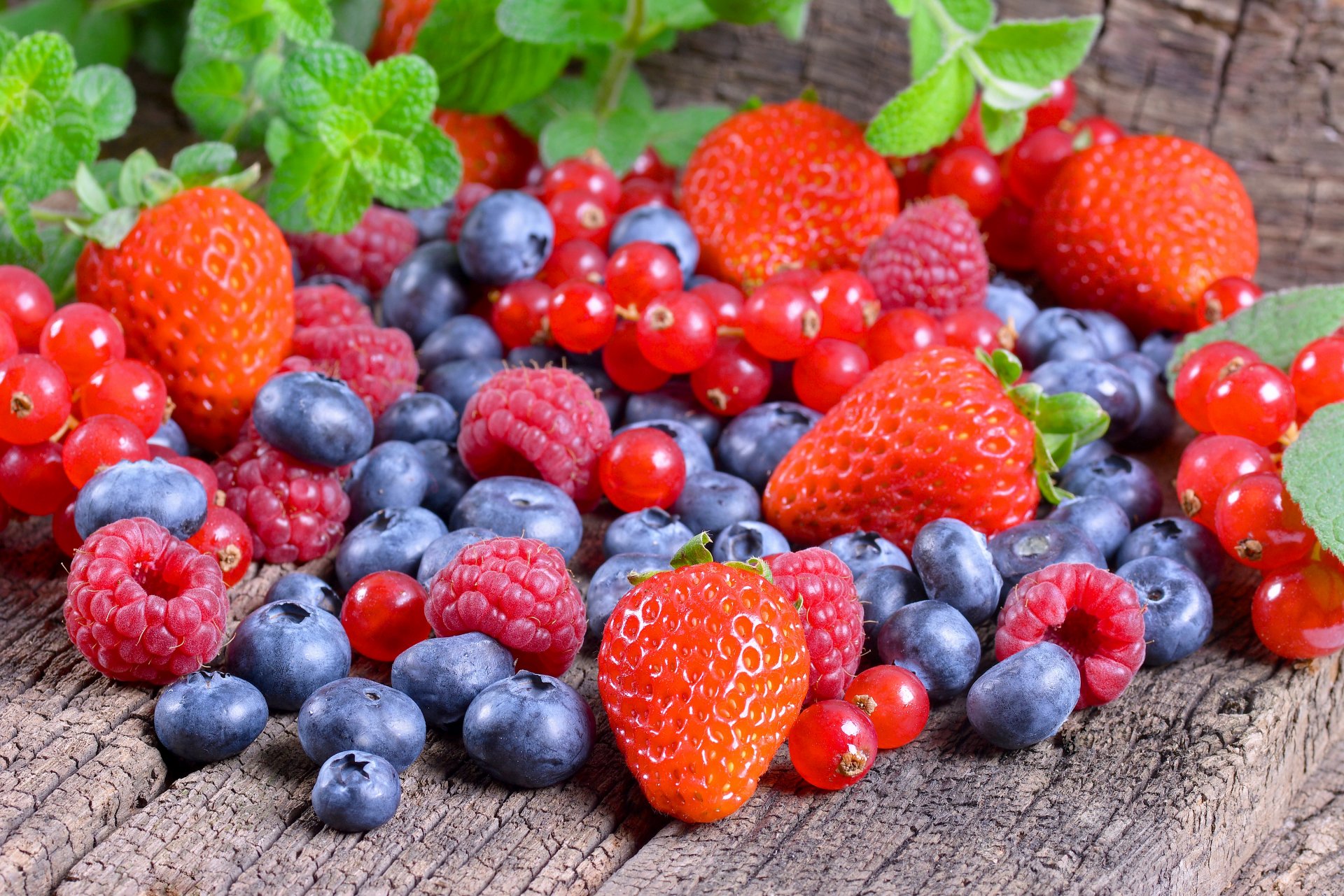 beeren erdbeeren blaubeeren himbeeren rote johannisbeeren streusel