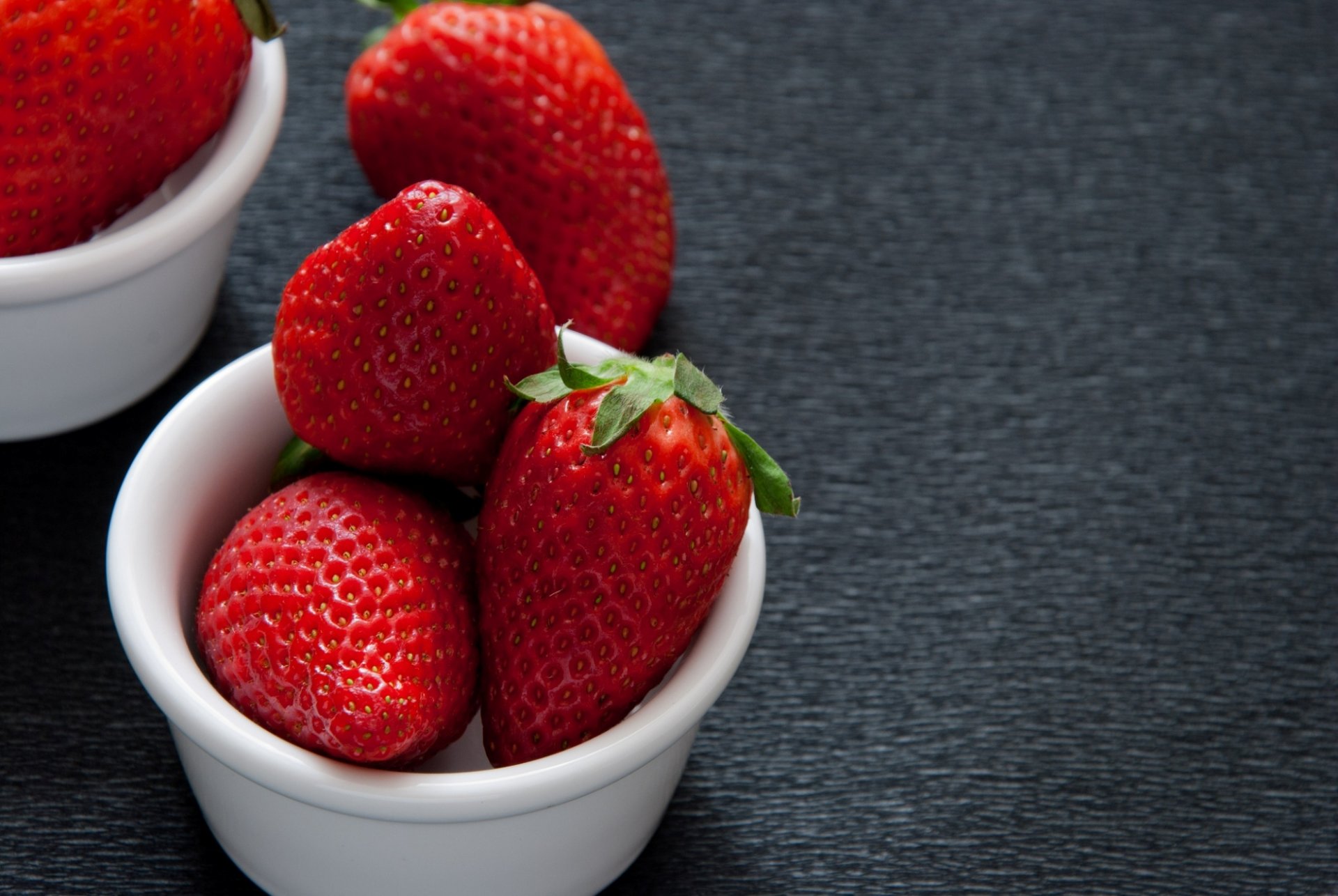 trawberry tableware berries red table