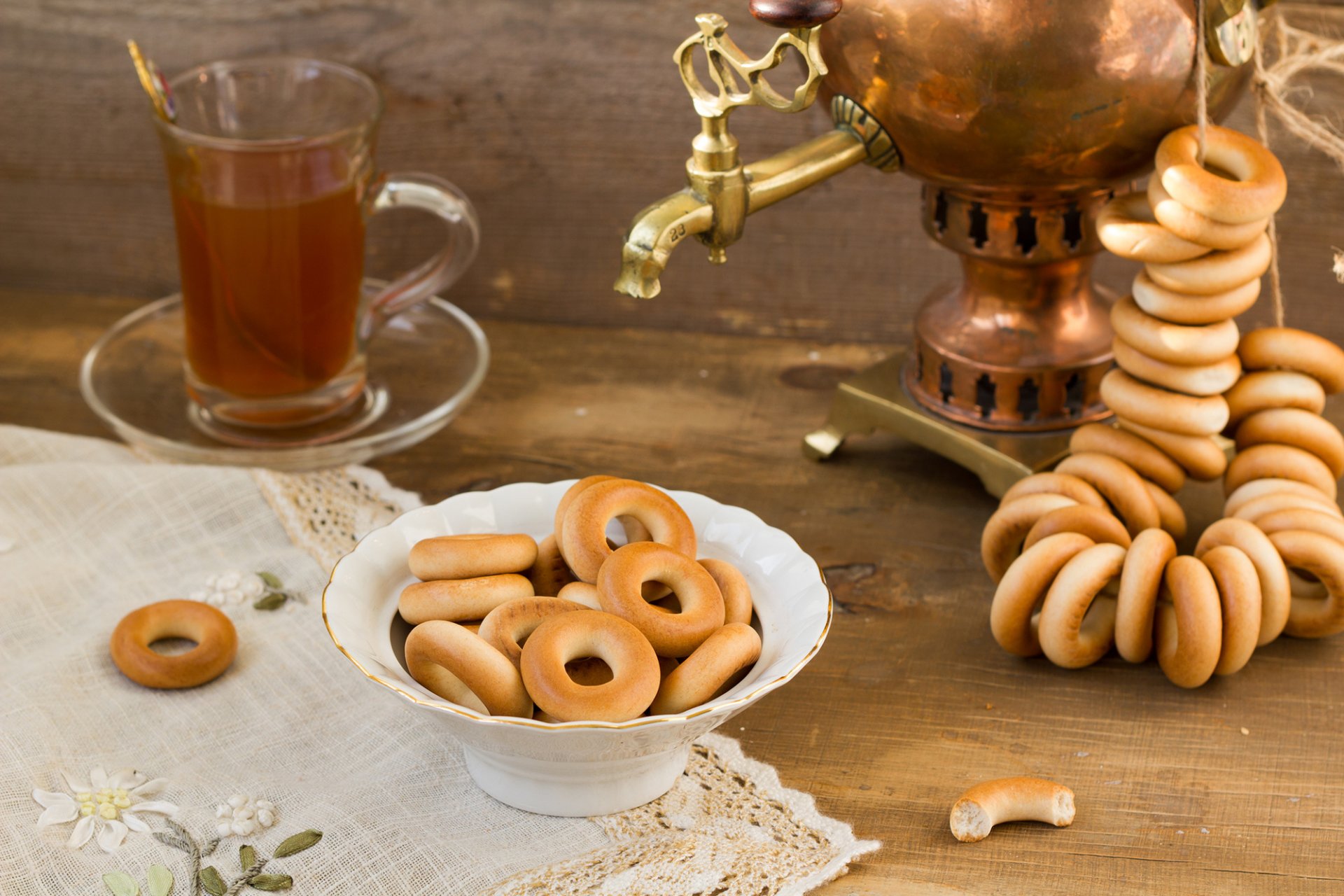 té taza bagels secado samovar mesa mantel