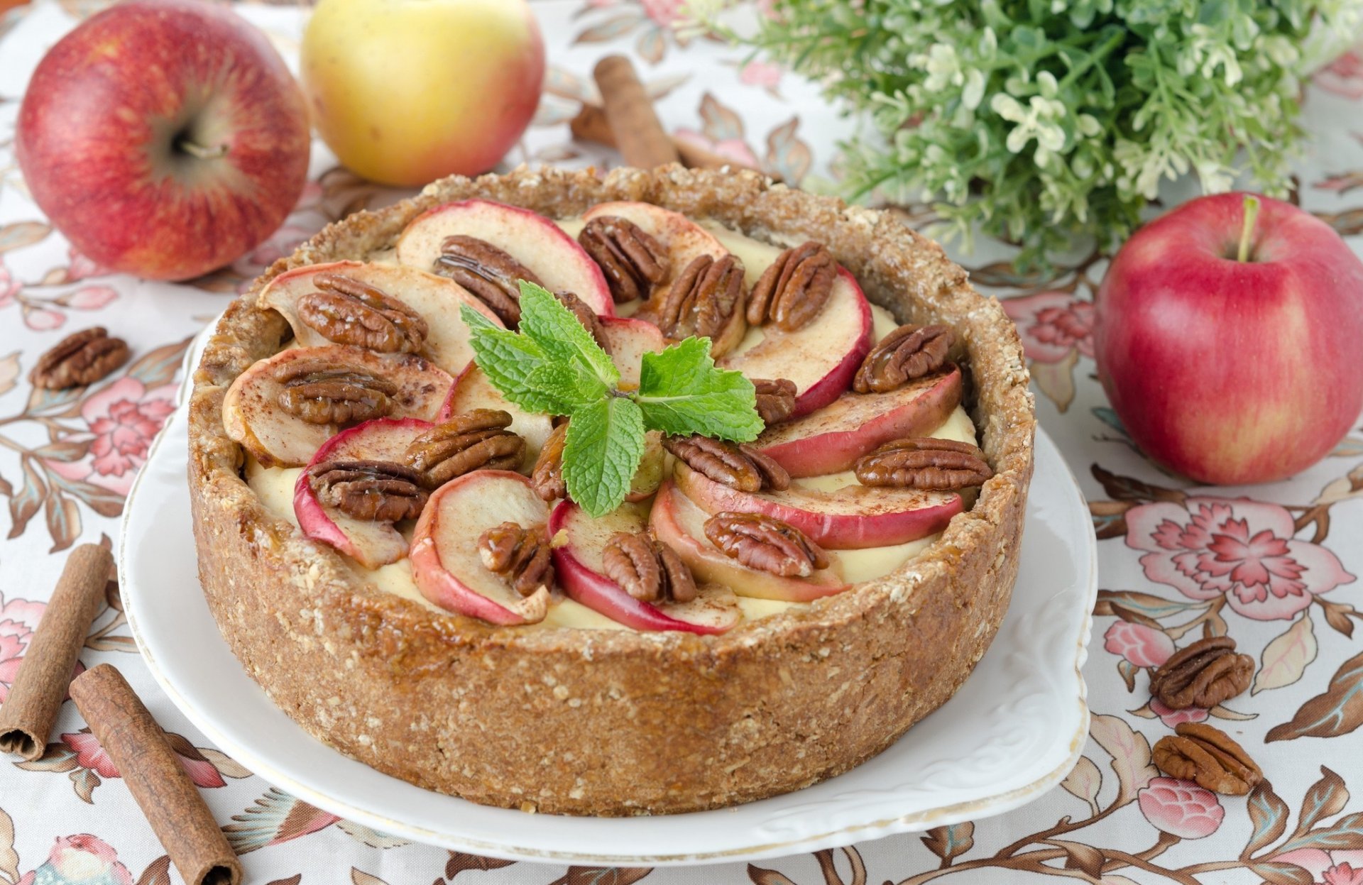 gâteau tarte pommes noix cannelle crème menthe cuisson nourriture assiette