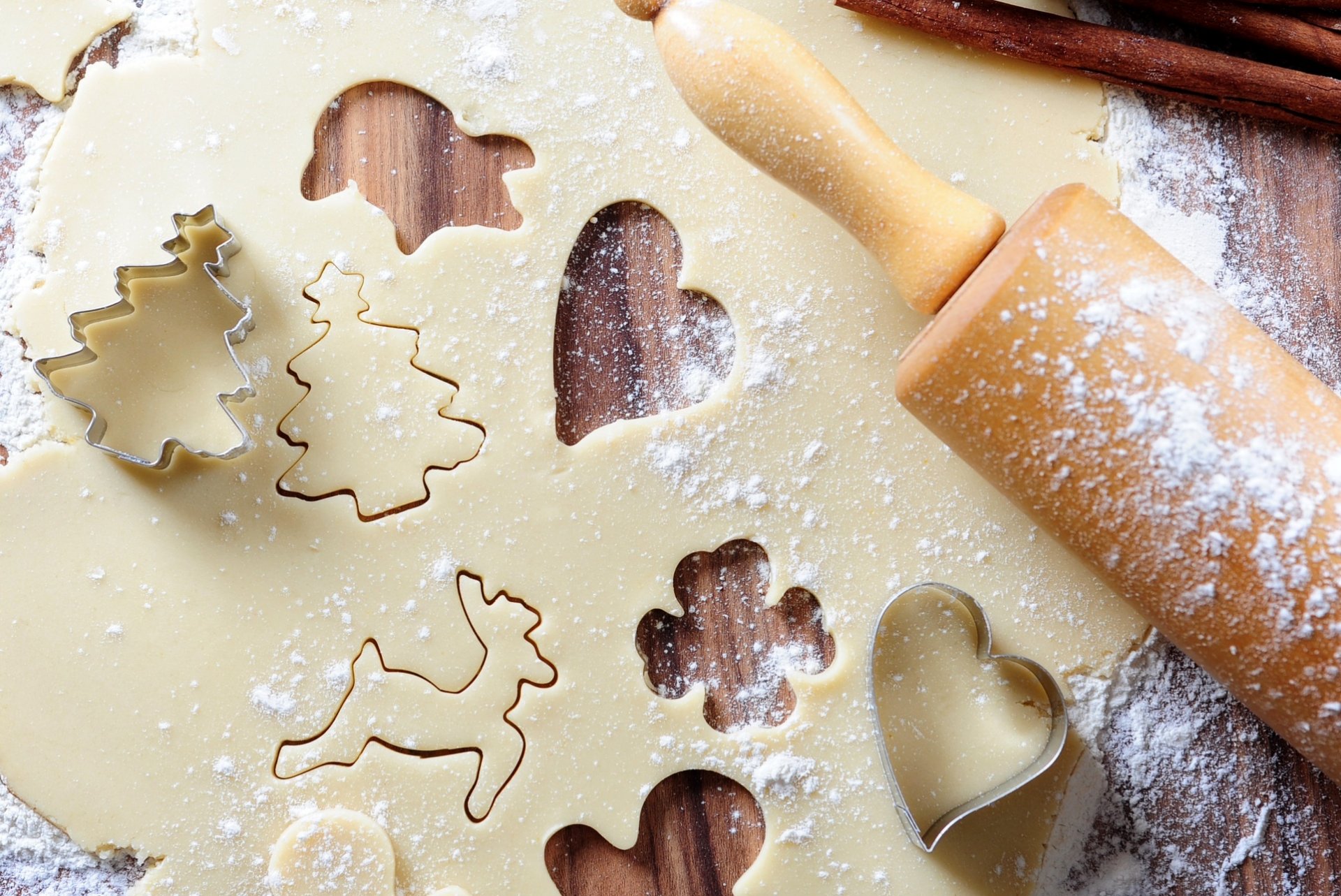 teig kekse neujahr formen backen dessert frohes neues jahr neues jahr weihnachten frohe weihnachten nudelholz