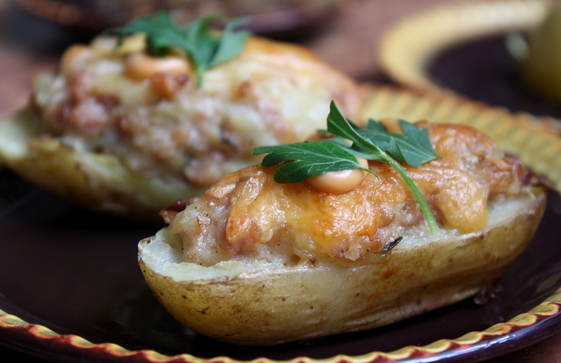 collation légumes verts pommes de terre sauce viande fromage nourriture