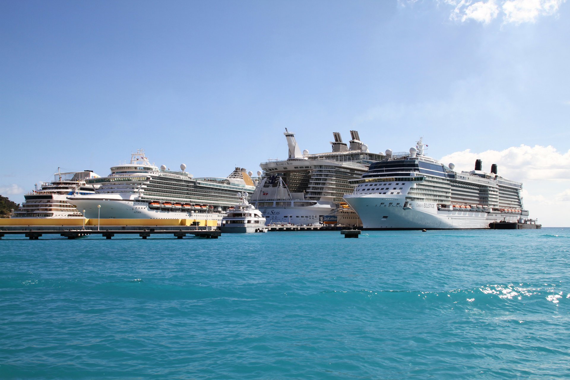 paquebot de croisière navires mer quai