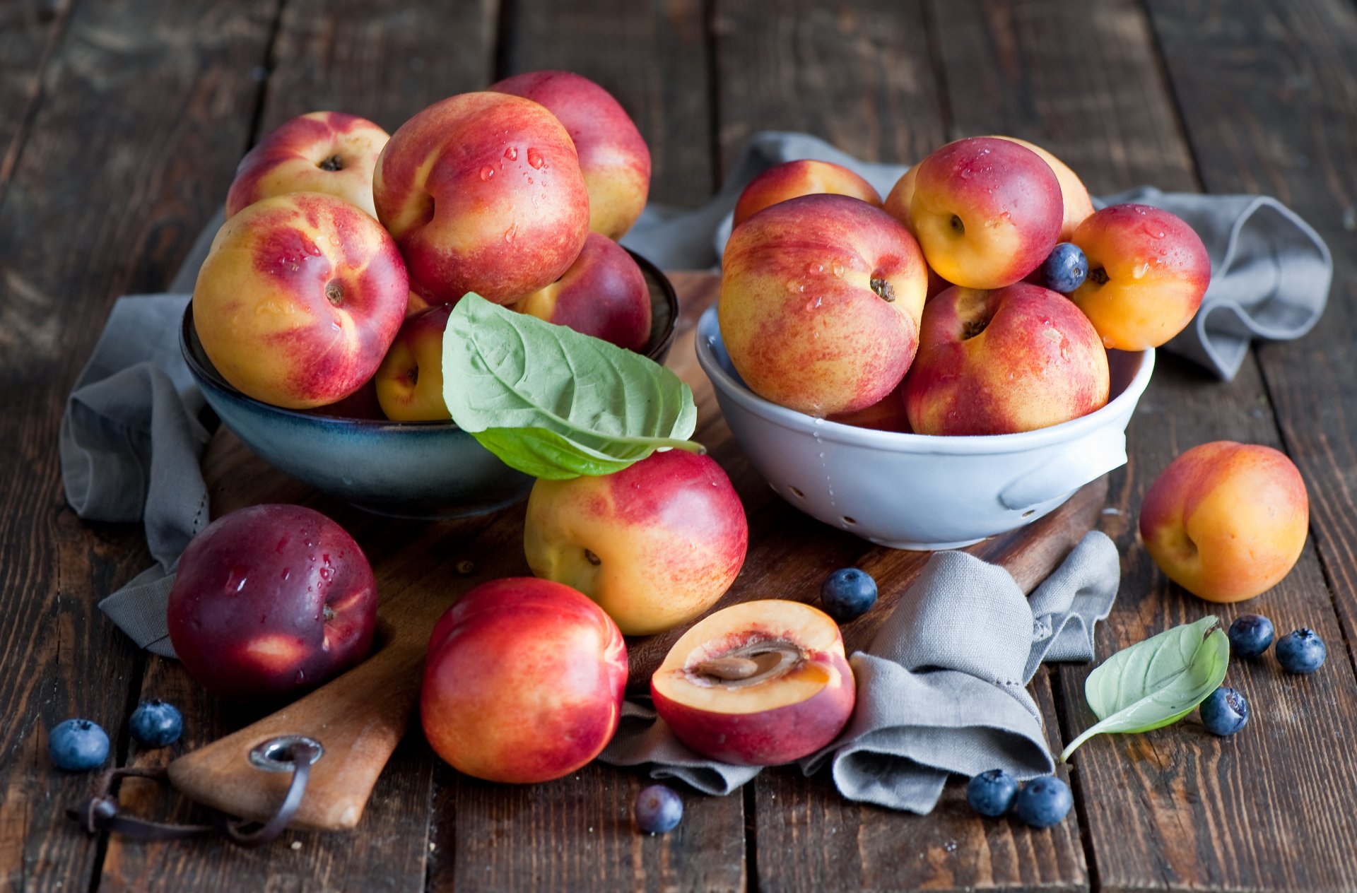 nectarinas frutas bayas arándanos hojas