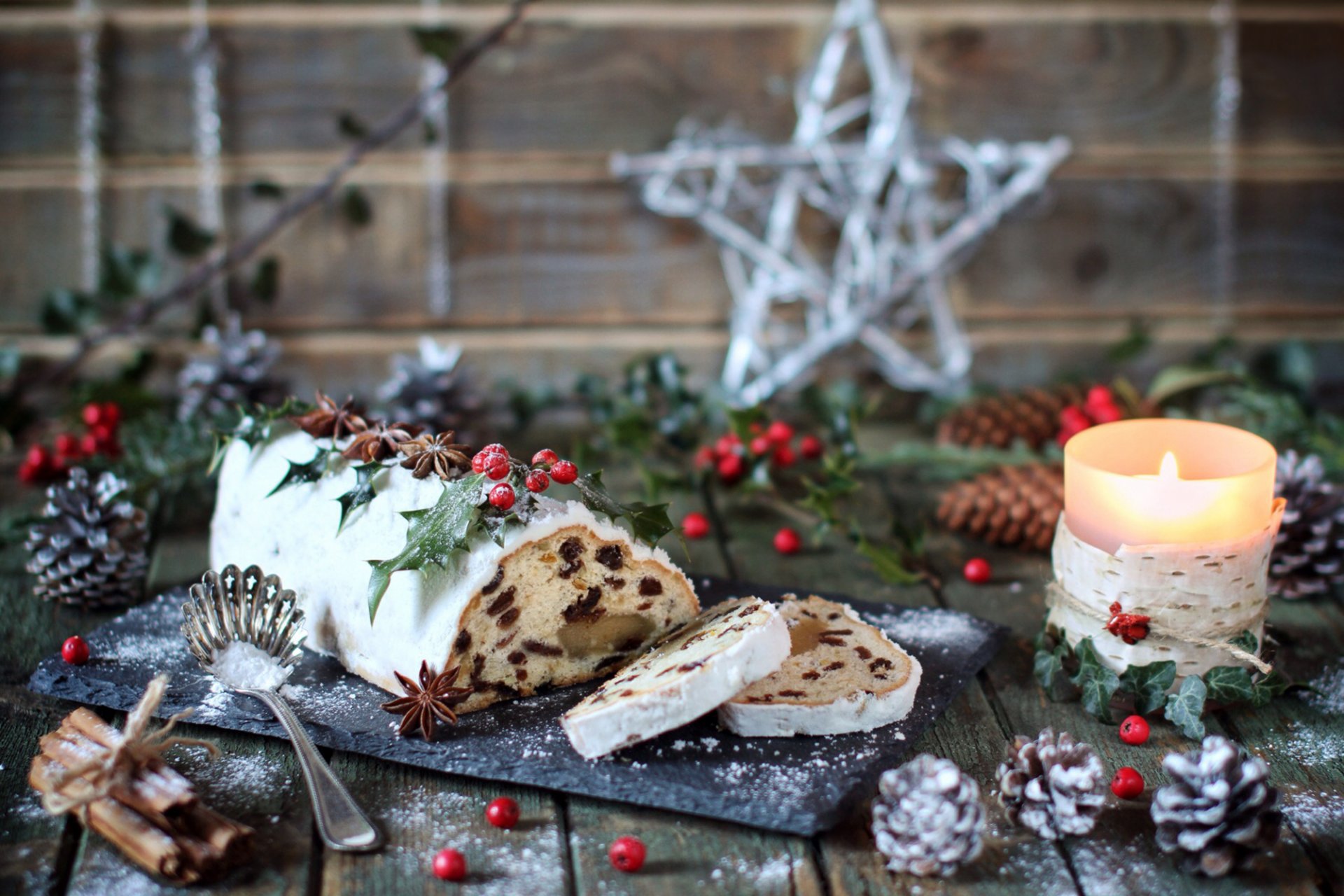 cupcake backen muffin dessert süß essen feiertage neujahr weihnachten winter zapfen würzig gewürze zimt kerzen dekorationen