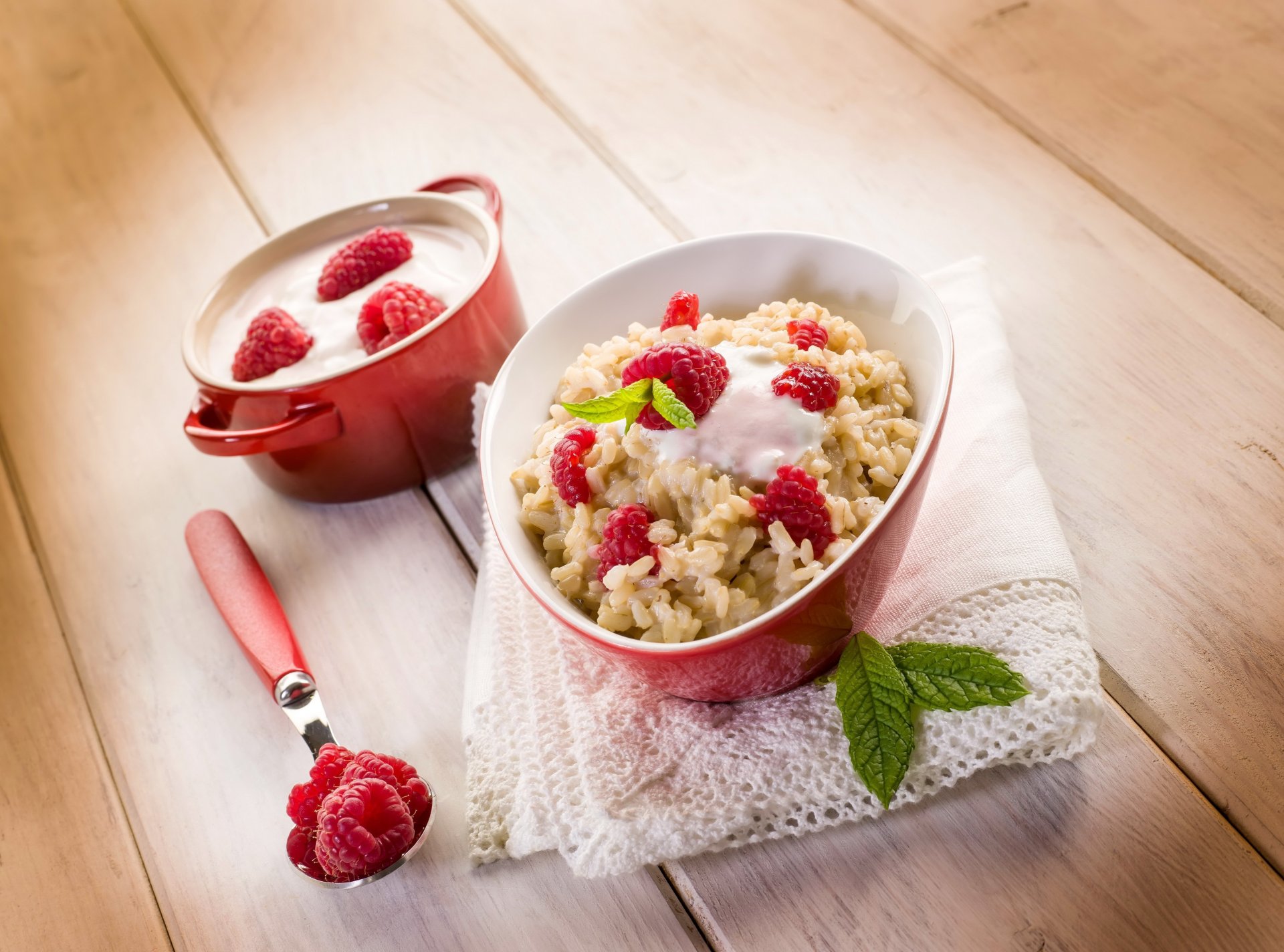 porridge cream raspberry breakfast food spoon pan cup