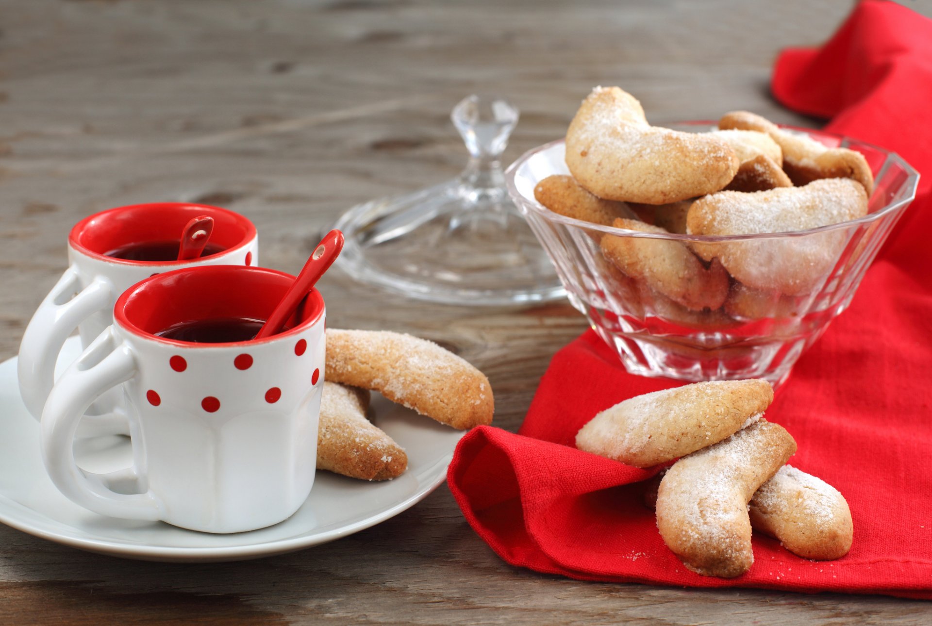 café tasses cuillères biscuits pâtisseries