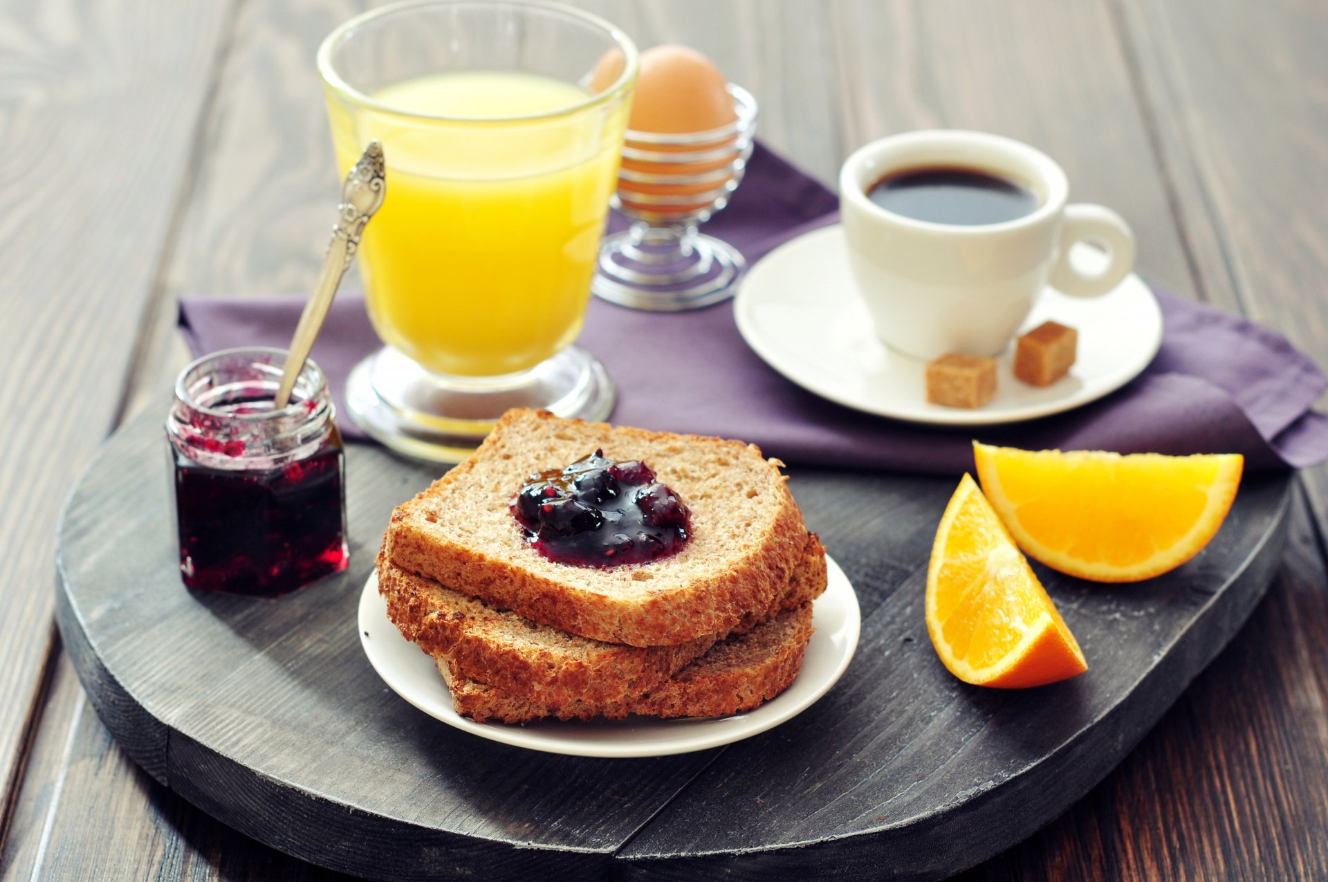 toast brot marmelade saft orange zitrusfrucht kaffee essen frühstück