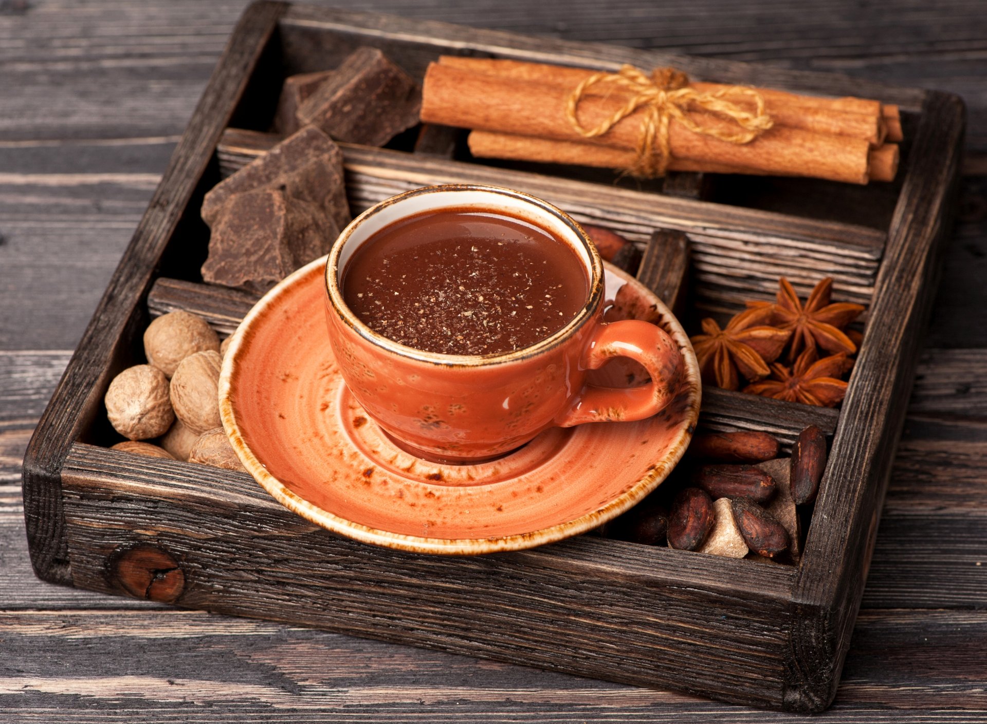 boisson chaud chocolat tasse soucoupe noix cannelle anis épices