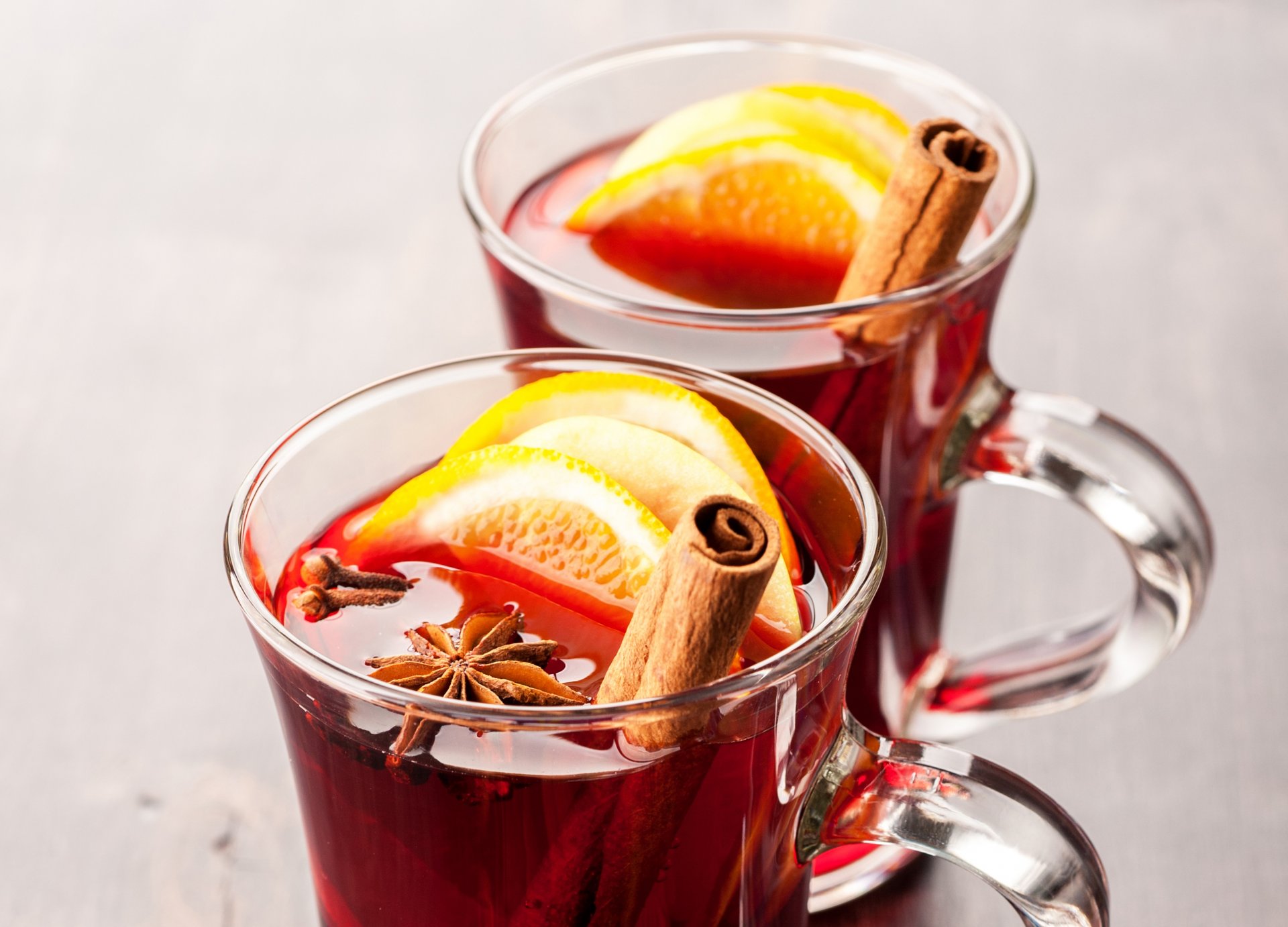 vino caliente tazas bebida especias canela anís anís clavo de olor naranja invierno