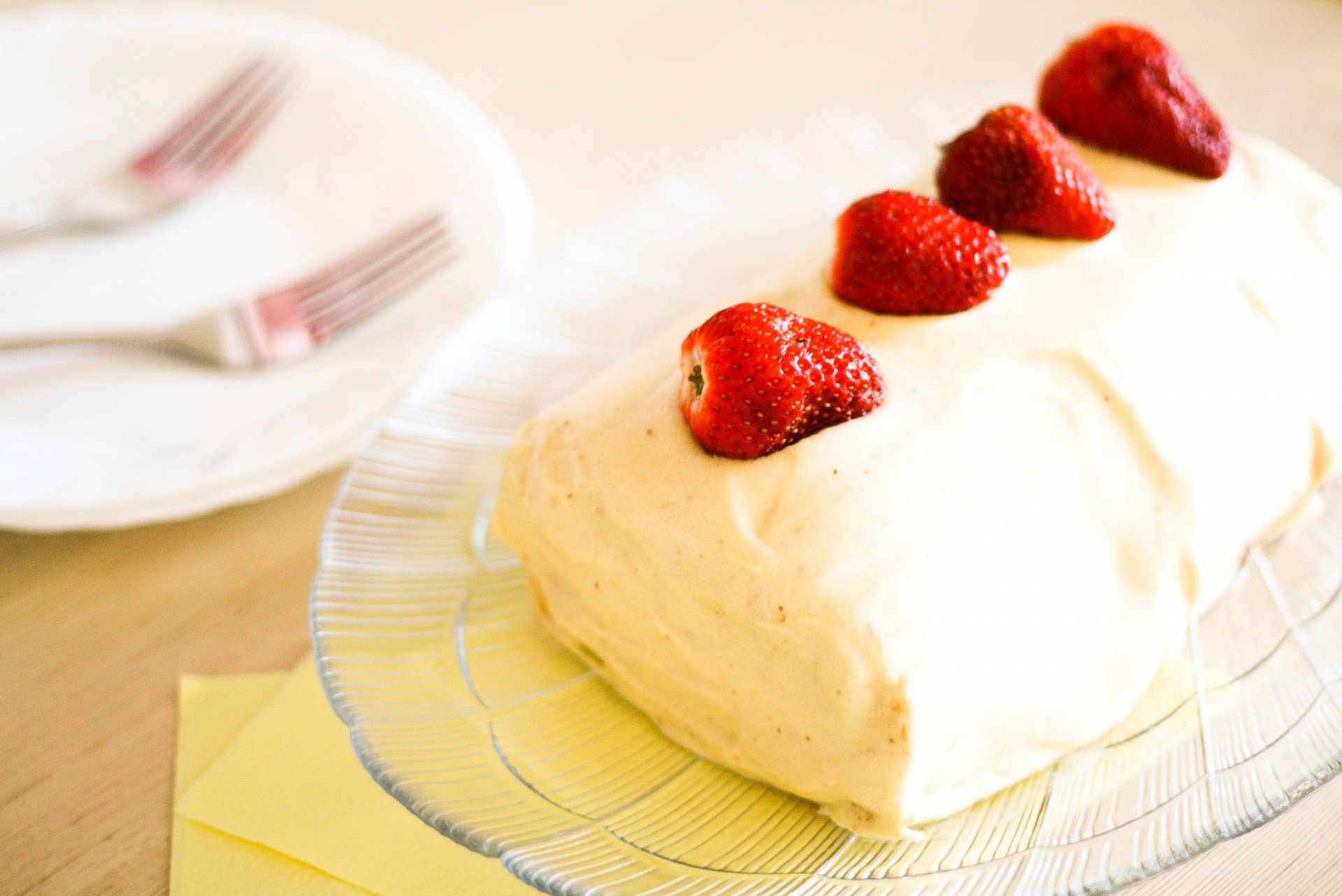 essen süß kuchen dessert wüste creme erdbeere beere teller gabel gabeln kuchen tapete widescreen vollbild widescreen hintergrund widescreen