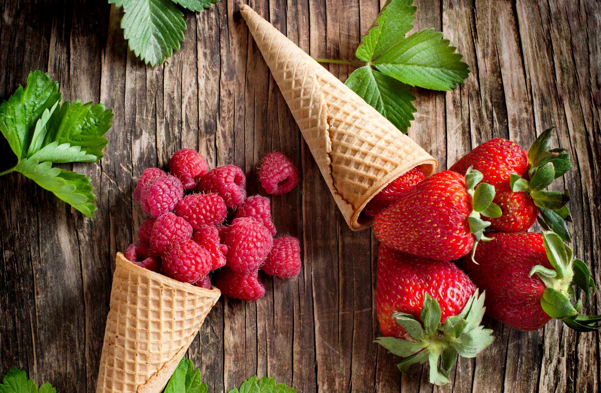 framboise fraise baies été corne gaufre dessert