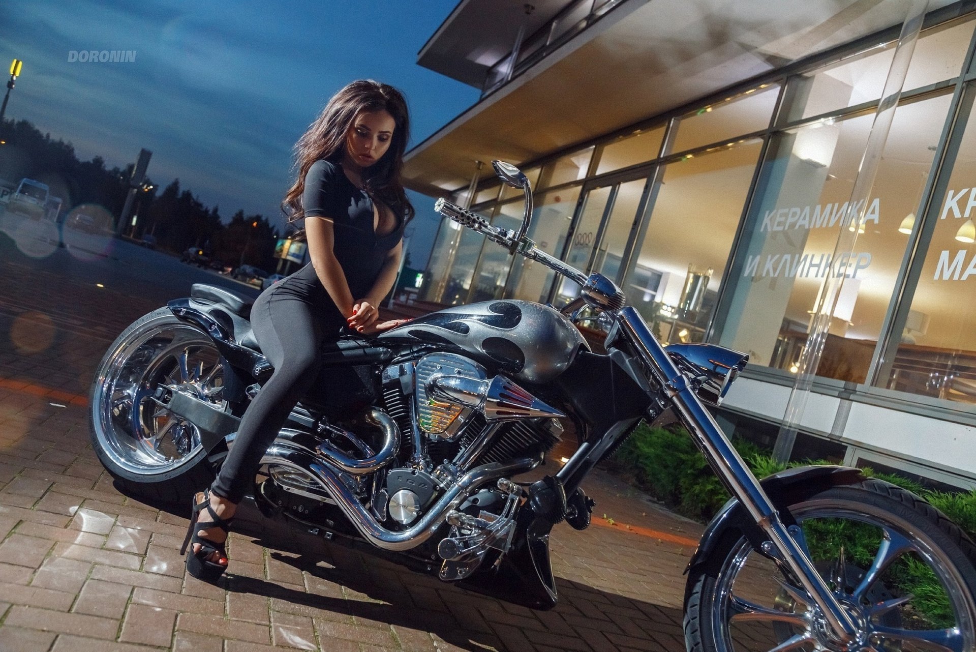 denis doronin photographer chica modelo figura cuerpo morena bicicleta motocicleta deportes