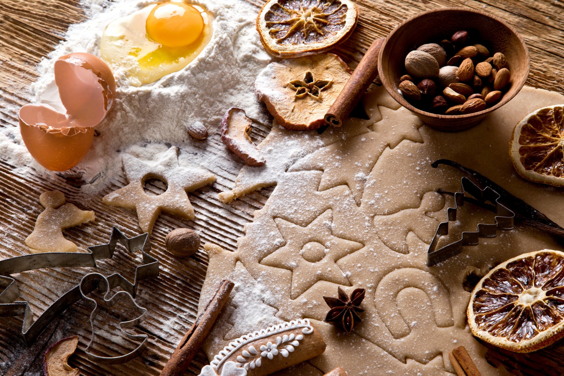 biscuits nouvel an pâte moules farine oeuf épices cannelle anis badiane pommes oranges noix amandes pâtisserie dessert nouvel an noël