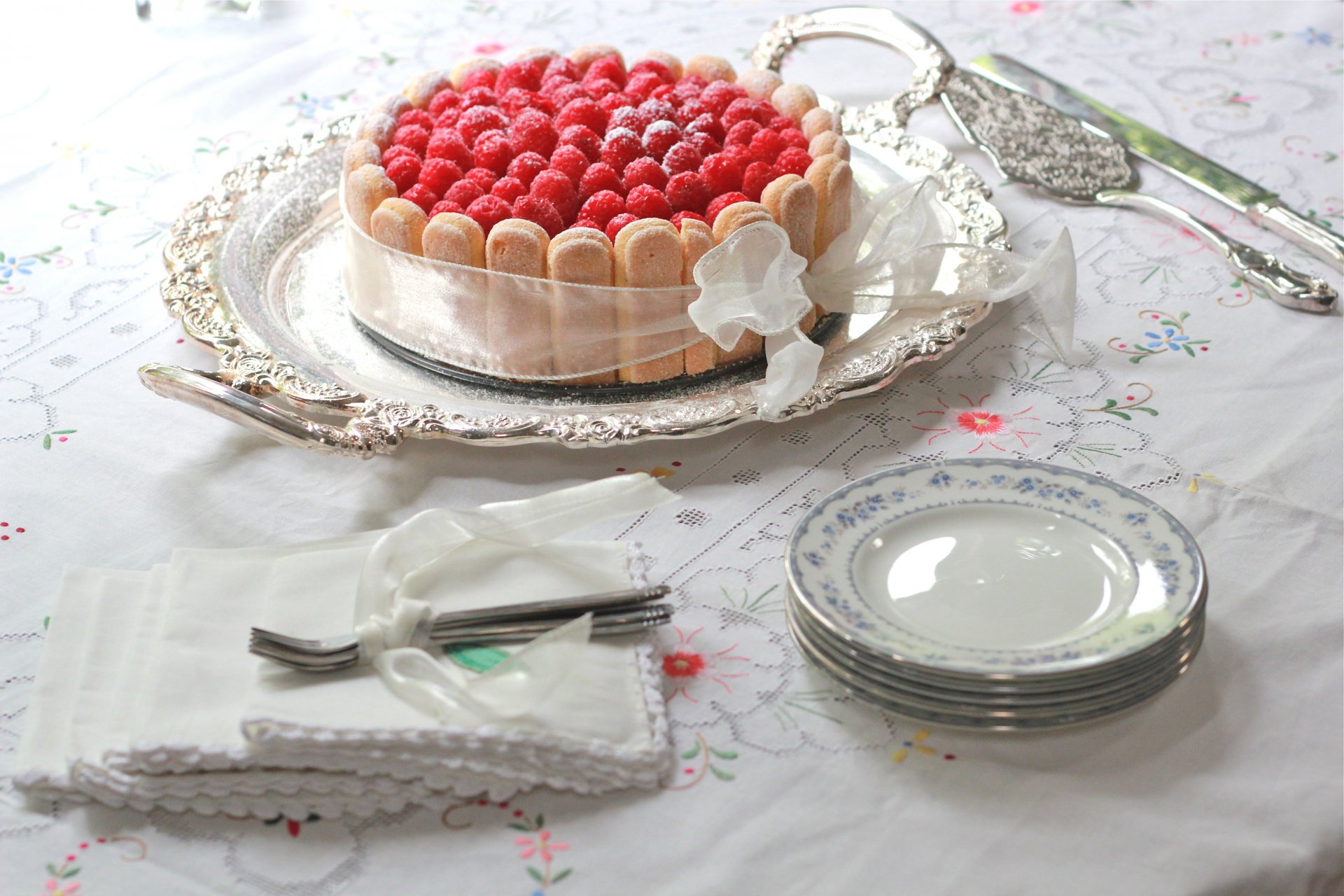 raspberry dessert cake cake sweet food biscotti raspberries ribbon