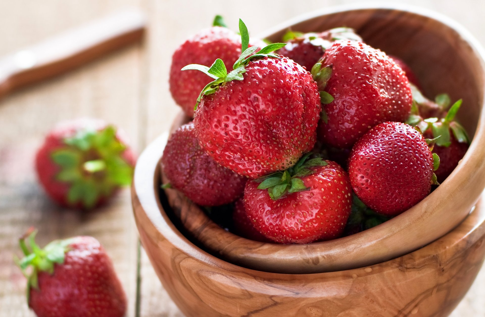 trawberry bowls berries red summer