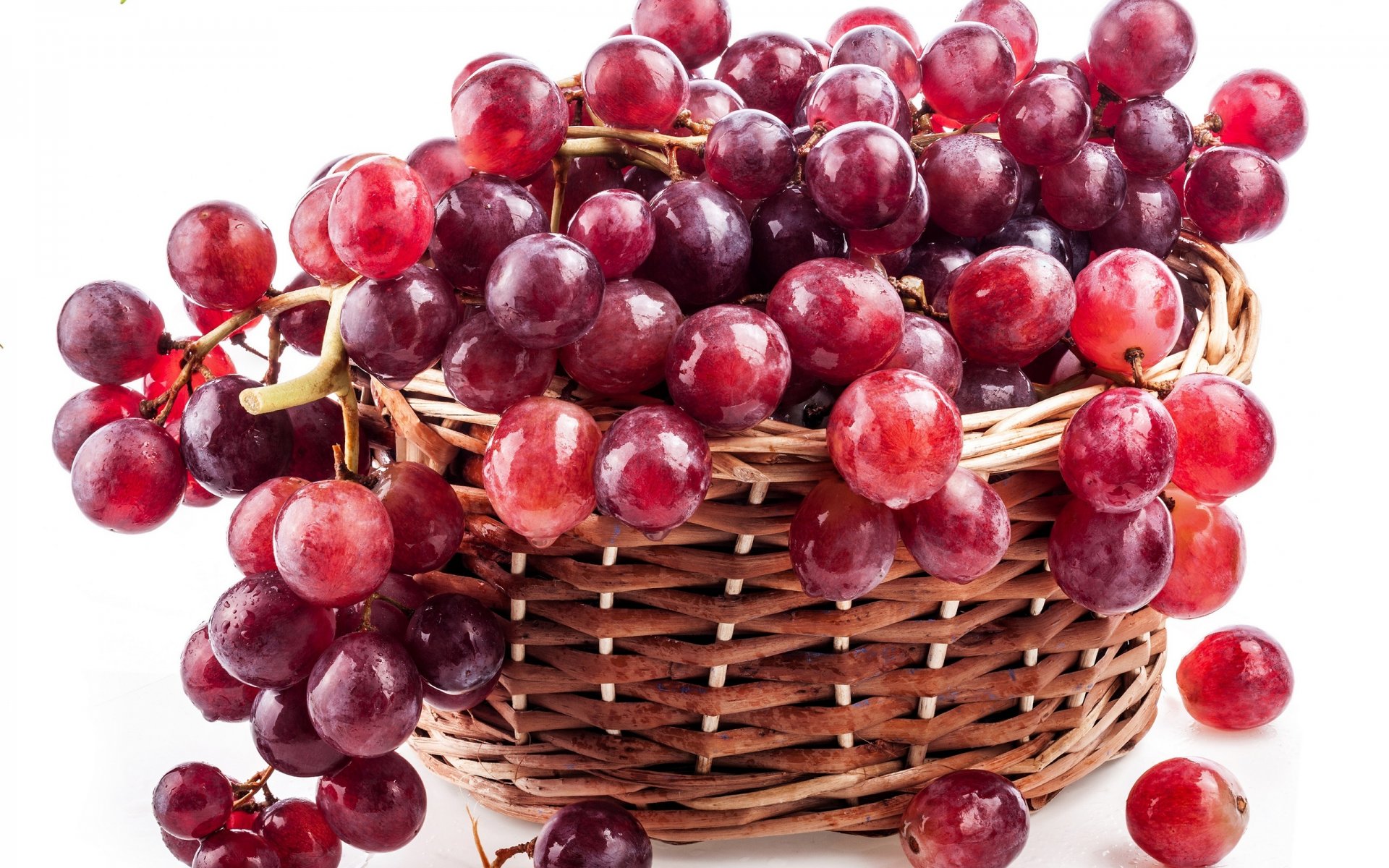 grapes berry red raceme basket berries bunch of shopping