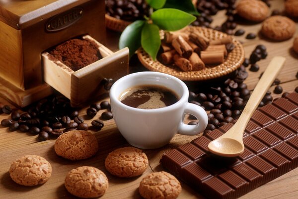 Tasse à café. Chocolat et haricots