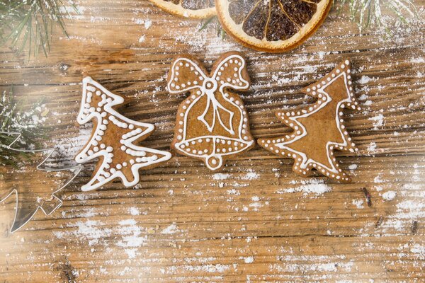 Christmas gingerbread cookies with a contour of white glaze