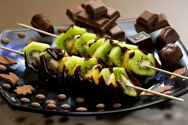 Kiwi and orange dessert with chocolate