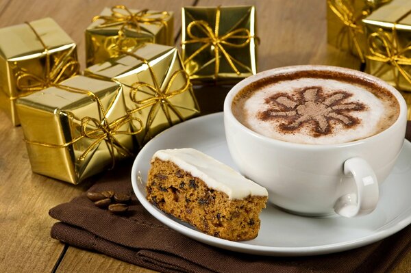 Рождественский кофе с кексом и подарками