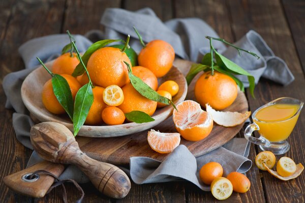 Mandarinas kumquat con hojas