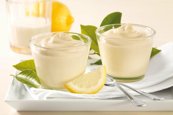 Lemon-cream dreams in a snow-white mood