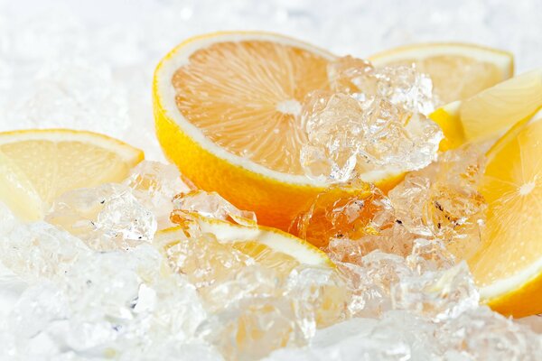 Tranches de citron et beaucoup de glace