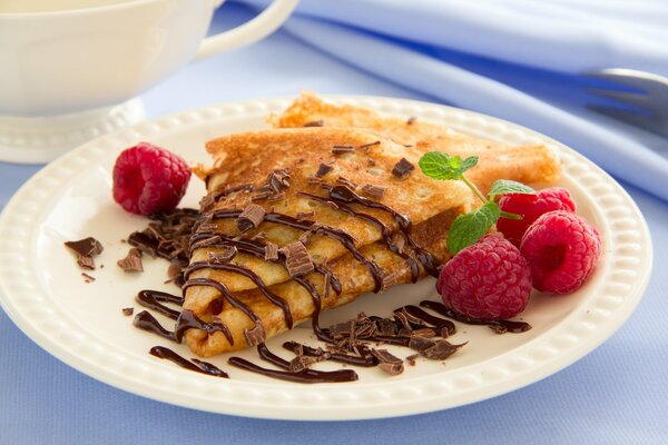 Frittelle al cioccolato con frutti di bosco