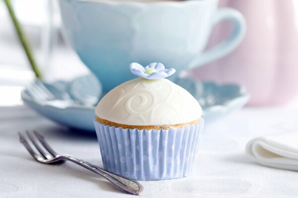 Blue cup with cupcake