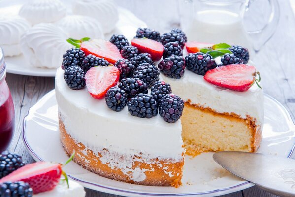 Cake berries blackberries strawberries