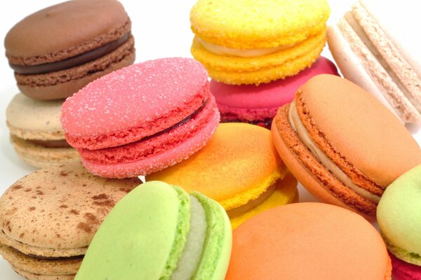 Galletas macaroon de diferentes colores