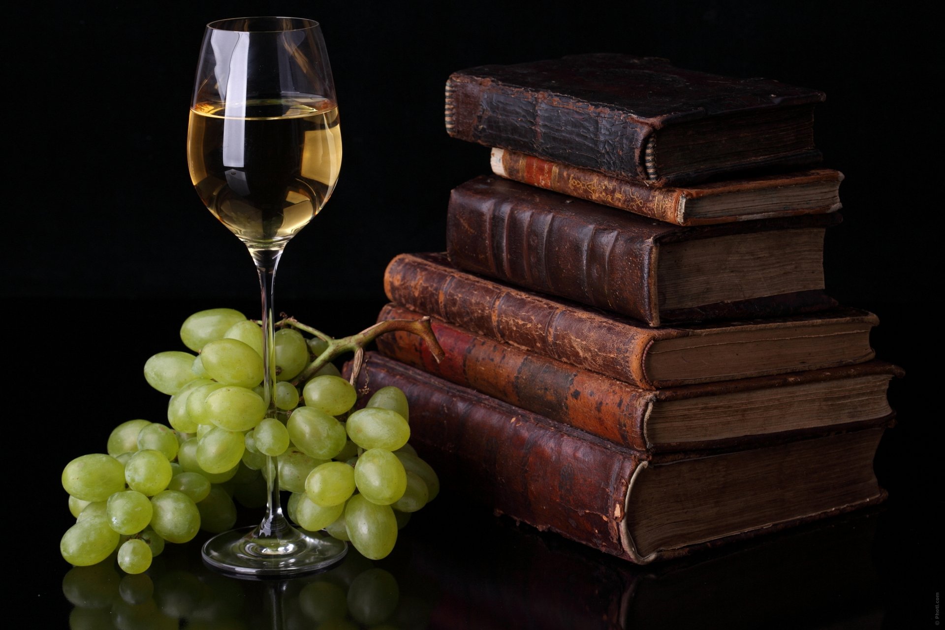 essen geistesfutter bücher trauben weinglas wein