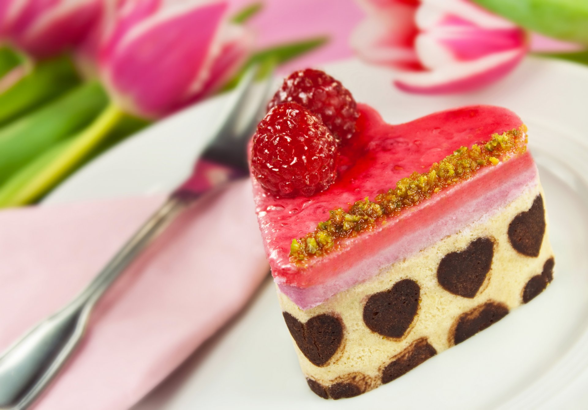 dessert kuchen blumen tulpen herzen urlaub liebe kuchen süß essen himbeere creme essen himbeeren urlaub