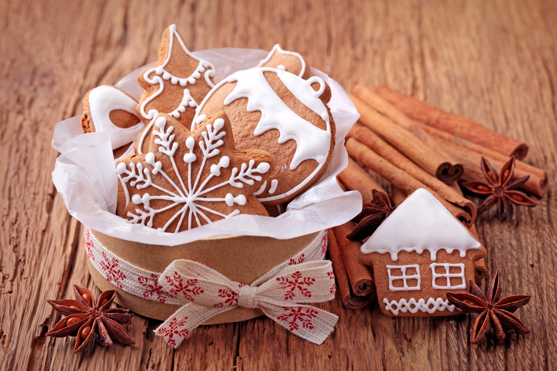 galletas año nuevo figuras bola copo de nieve casa árbol de navidad especias canela anís anís dulces pasteles año nuevo navidad vacaciones