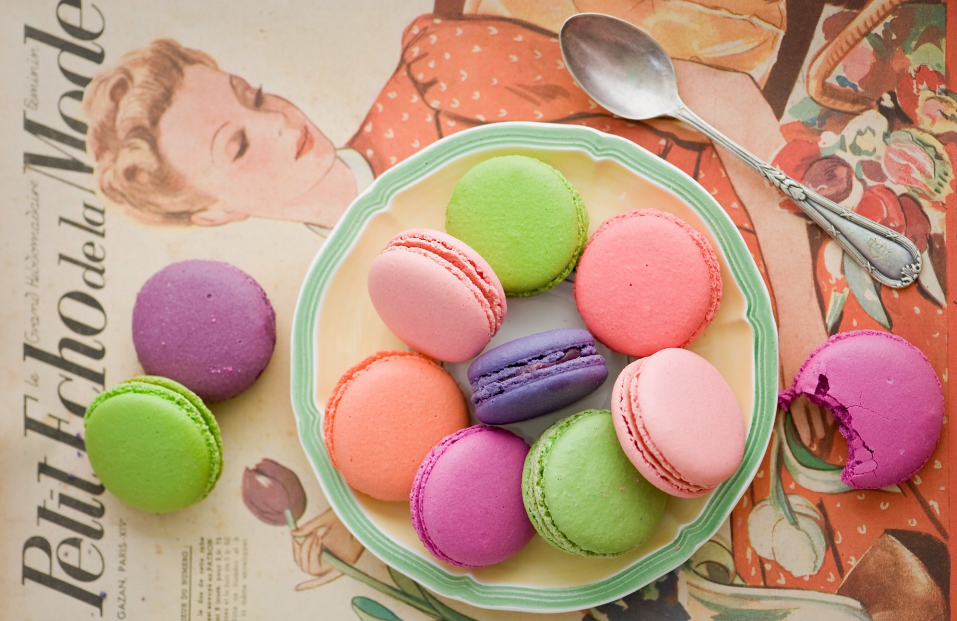 biscotti macaron amaretto multicolore assortiti cucchiaio anna verdina