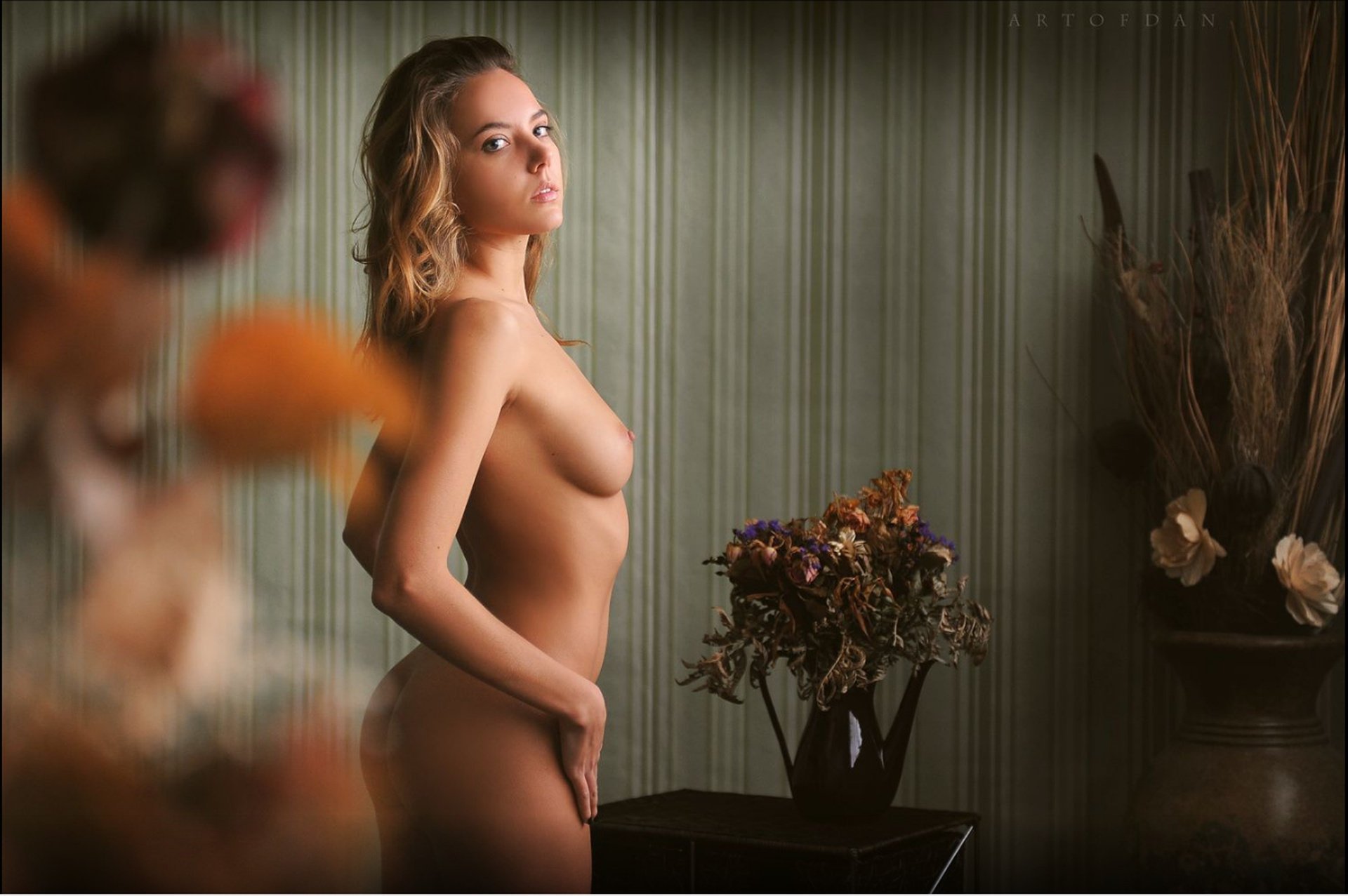 artofdan katya clover mädchen blumenstrauß popochka zimmer schön