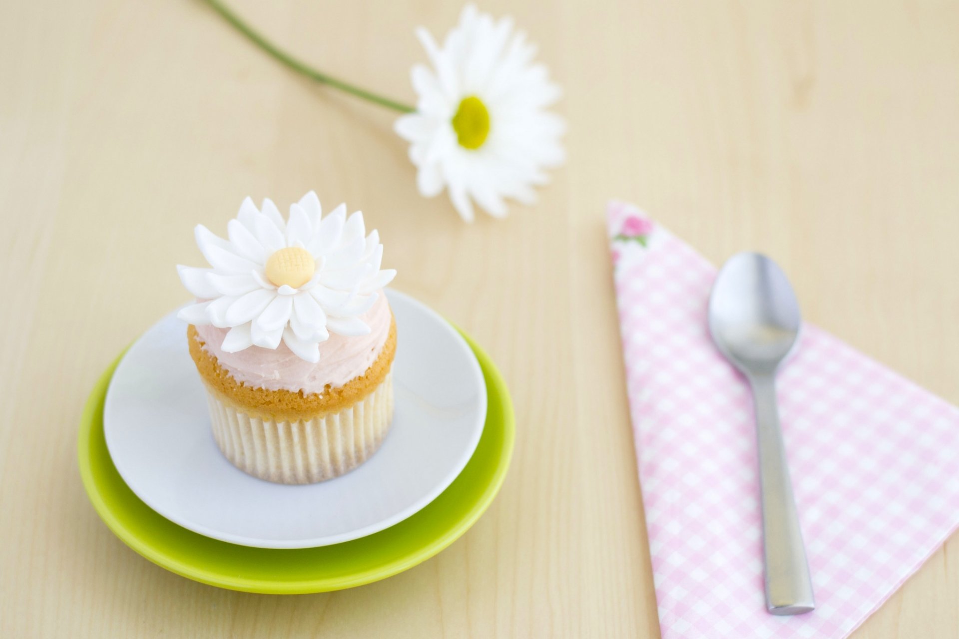 cupcake crema decorazione fiore margherita cottura dessert dolce cucchiaio