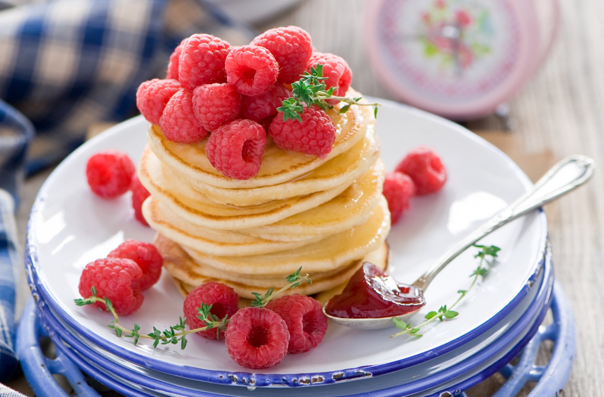 comida panqueques fruta panqueques frambuesas postre alimentos frambuesas